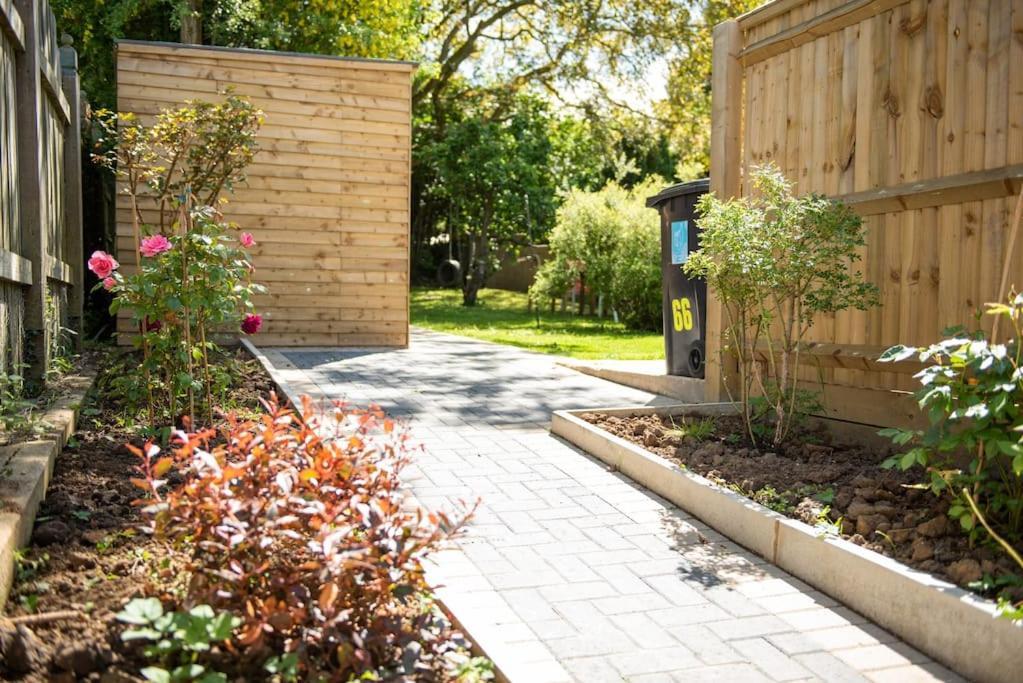 Walnut Flats-F2, 3-Bedroom With Garden & Patio - Ac, Parking, Netflix, Wifi - Close To Oxford, Bicester & Blenheim Palace Luaran gambar