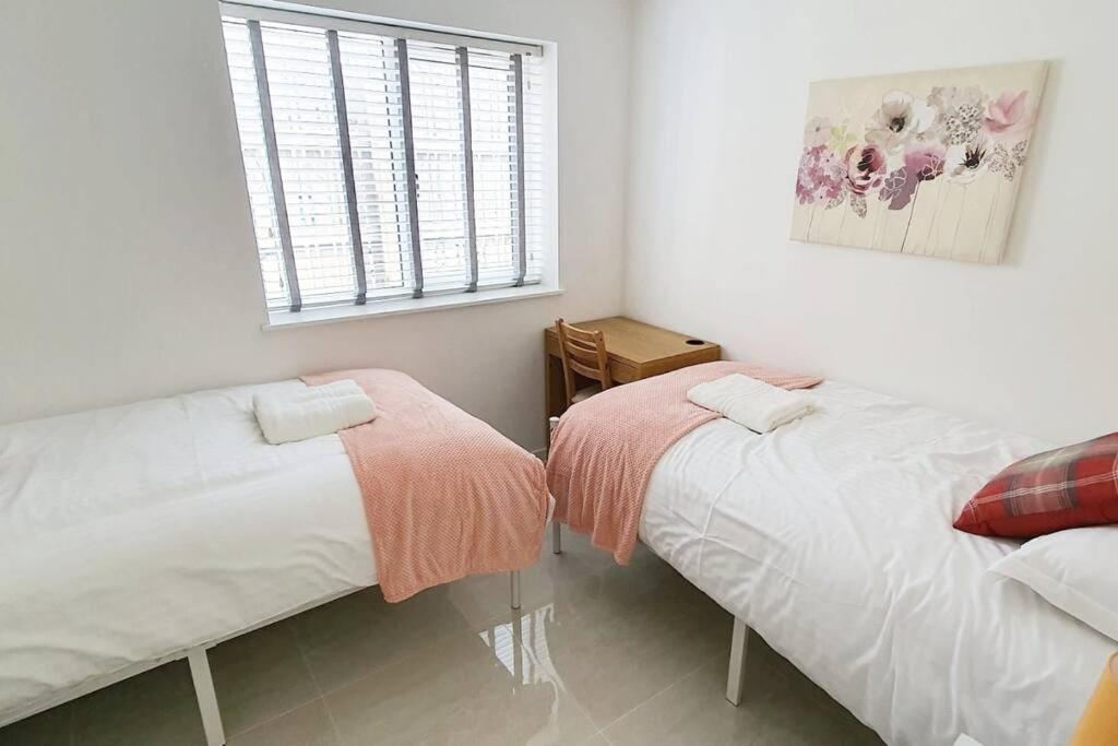 Walnut Flats-F2, 3-Bedroom With Garden & Patio - Ac, Parking, Netflix, Wifi - Close To Oxford, Bicester & Blenheim Palace Luaran gambar