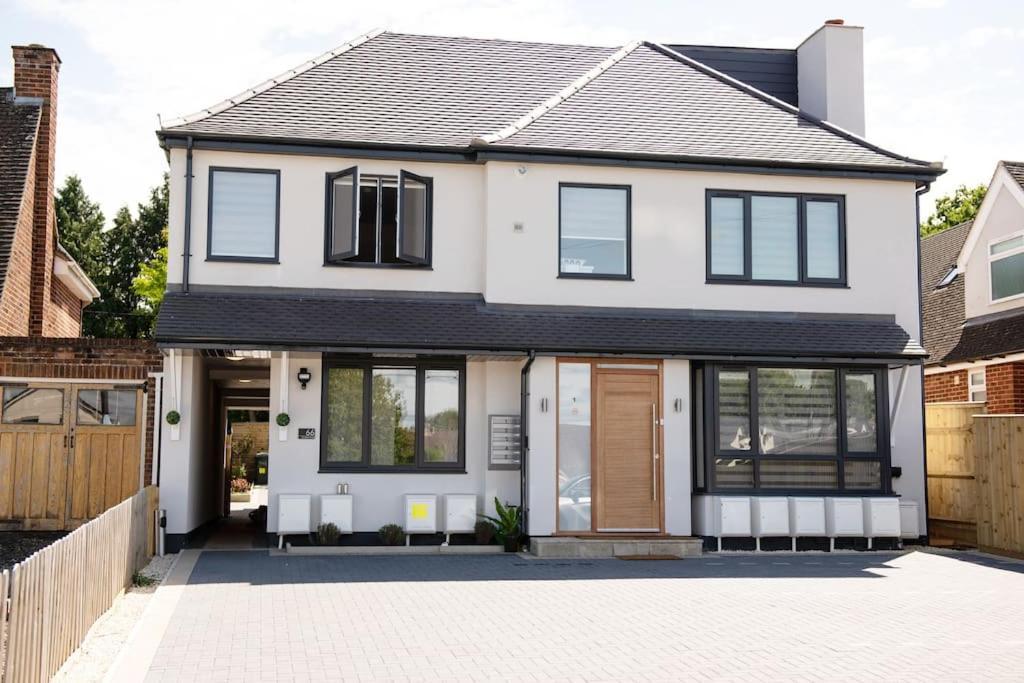 Walnut Flats-F2, 3-Bedroom With Garden & Patio - Ac, Parking, Netflix, Wifi - Close To Oxford, Bicester & Blenheim Palace Luaran gambar