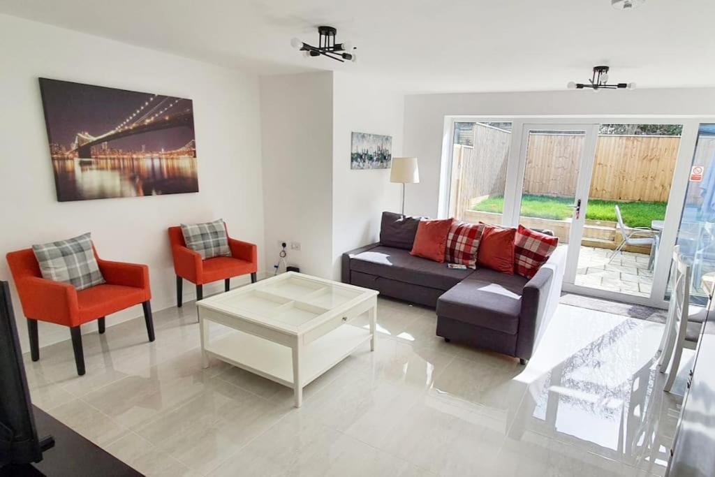 Walnut Flats-F2, 3-Bedroom With Garden & Patio - Ac, Parking, Netflix, Wifi - Close To Oxford, Bicester & Blenheim Palace Luaran gambar