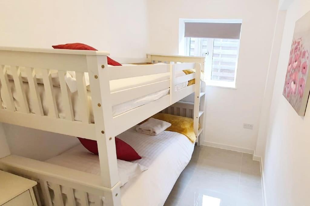 Walnut Flats-F2, 3-Bedroom With Garden & Patio - Ac, Parking, Netflix, Wifi - Close To Oxford, Bicester & Blenheim Palace Luaran gambar