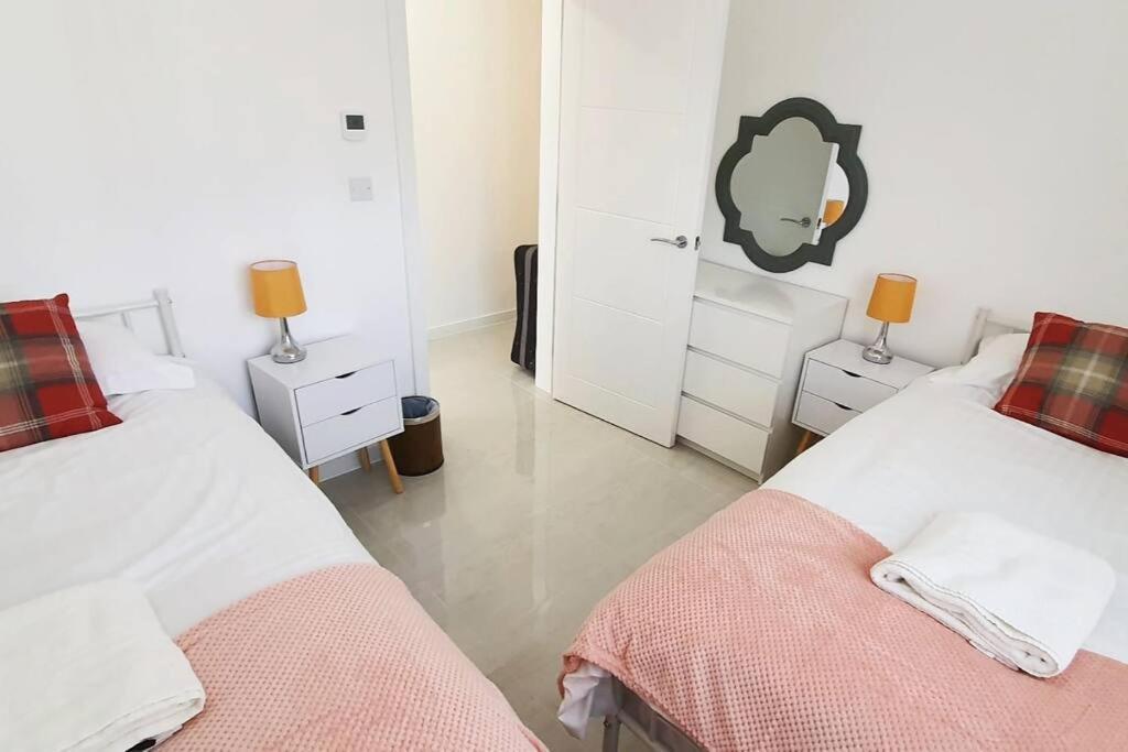 Walnut Flats-F2, 3-Bedroom With Garden & Patio - Ac, Parking, Netflix, Wifi - Close To Oxford, Bicester & Blenheim Palace Luaran gambar