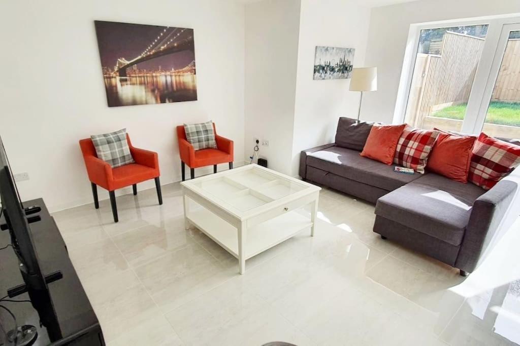 Walnut Flats-F2, 3-Bedroom With Garden & Patio - Ac, Parking, Netflix, Wifi - Close To Oxford, Bicester & Blenheim Palace Luaran gambar